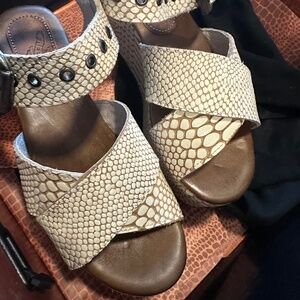 Freebird Store - platform sandal - Larae